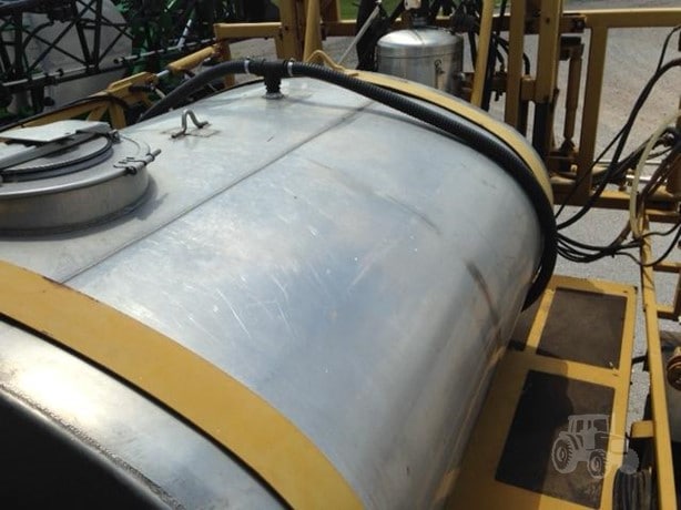 1996 AgChem Rogator 854 Sprayer - Self Propelled for sale — view 3