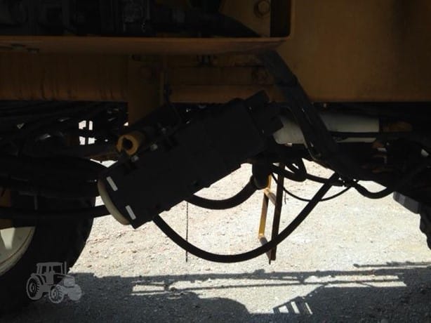 1996 AgChem Rogator 854 Sprayer - Self Propelled for sale — view 5