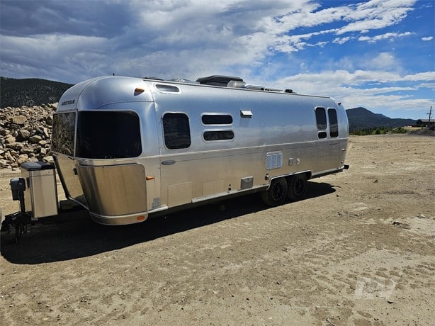 2010 Airstream 28RB Travel Trailer for sale — view 2