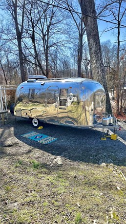 1965 Airstream Globetrotter 21FD Travel Trailer for sale — view 3