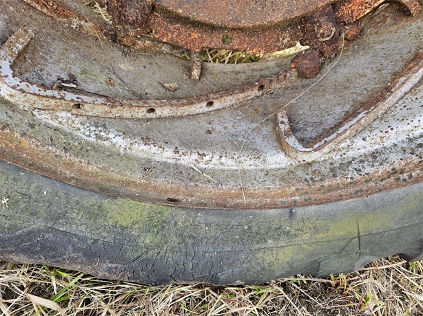 1968 Allis-Chalmers 190XT III Tractor - Wheel for sale — view 5