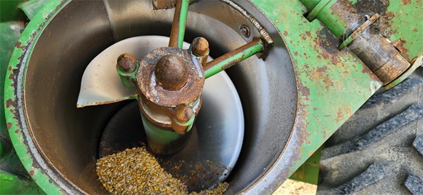 2011 Brandt GCX850 Grain Cart for sale — view 5