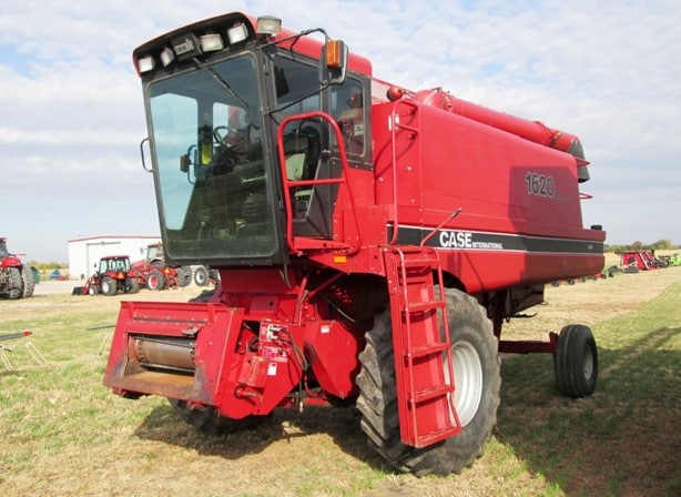 1986 Case IH Combine Harvester for sale — view 2