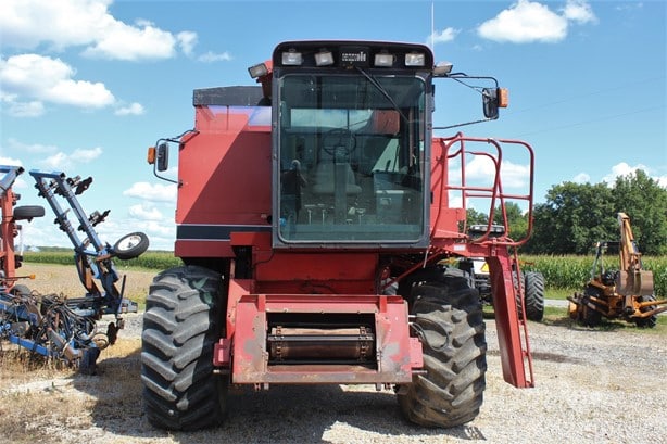1986 Case IH Combine Harvester for sale — view 2