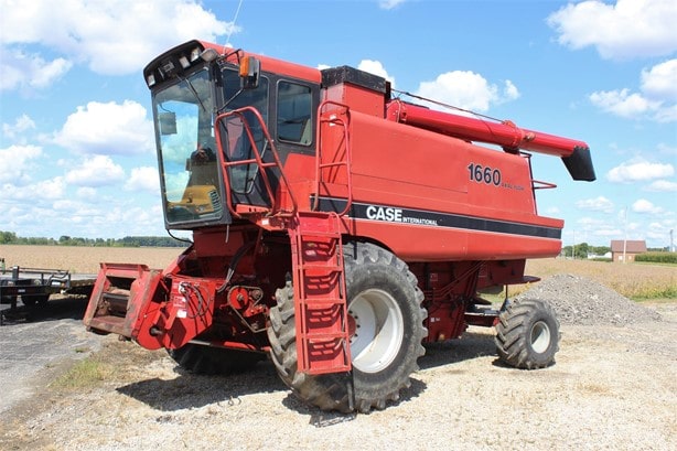 1986 Case IH Combine Harvester for sale — view 3