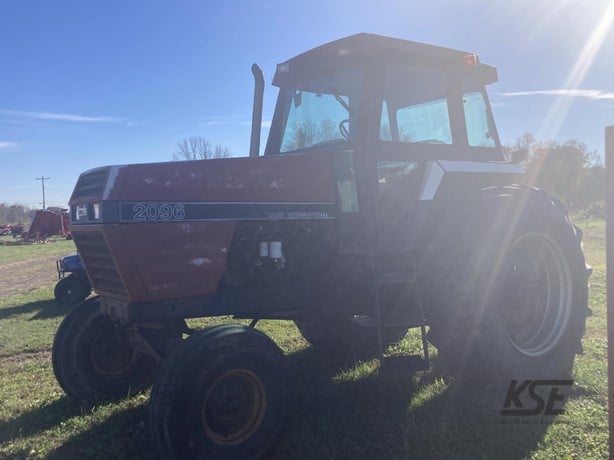 1989 Case IH Tractor - Wheel for sale — view 2