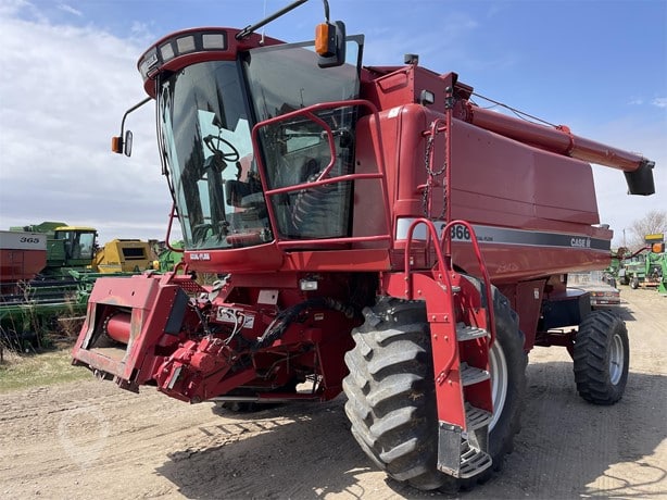 2002 Case IH Combine Harvester for sale — view 2