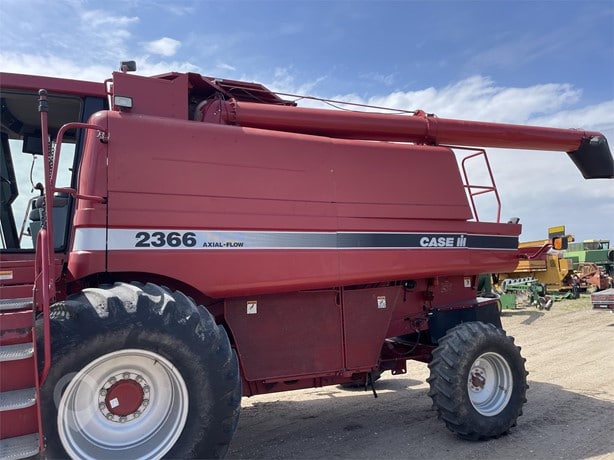2002 Case IH Combine Harvester for sale — view 3
