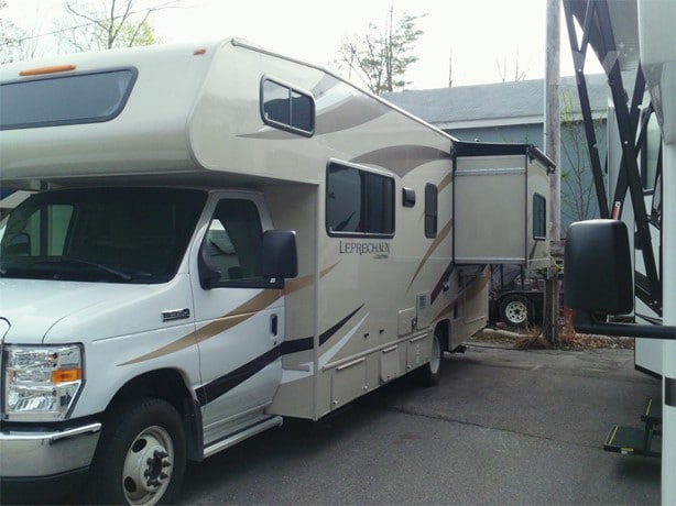2019 Coachmen Leprechaun 260RS Class C Motorhome for sale — view 2
