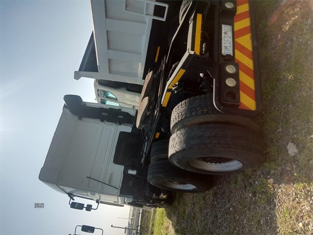 2003 DAF XF95.480 Truck Tractor Unit for sale — view 2