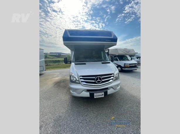 2020 Dynamax Isata 3 24RW Class C Motorhome for sale — view 3