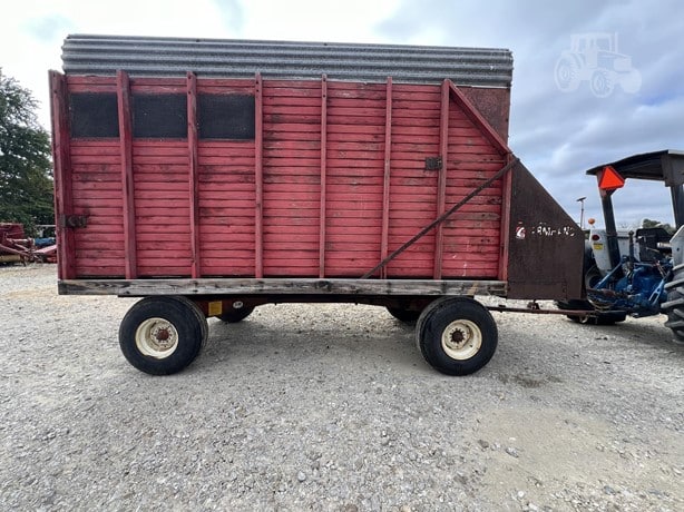 Farmhand F48A Harvest - Forage Wagon for sale — view 3