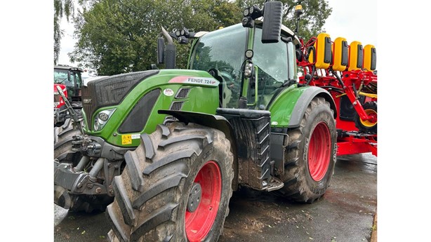2017 Fendt 724 Vario TMS Tractor - Wheel for sale — view 2