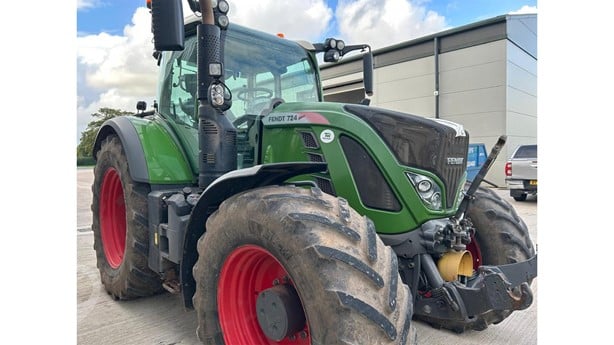 2017 Fendt 724 Vario TMS Tractor - Wheel for sale — view 2