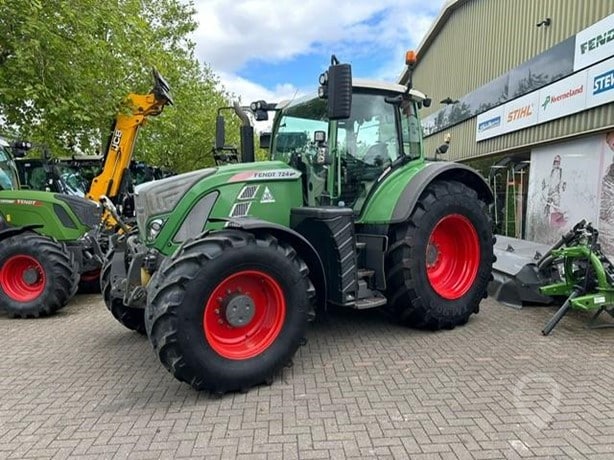 2016 Fendt 724 Vario TMS Tractor - Wheel for sale — view 2
