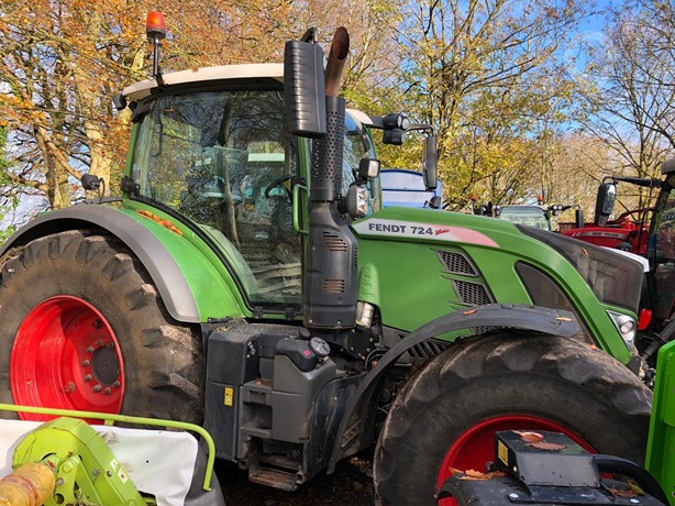 2017 Fendt 724 Vario TMS Tractor - Wheel for sale — view 3