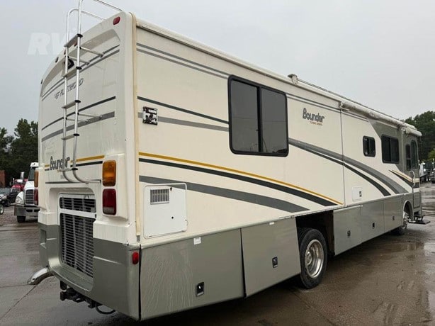 2005 Fleetwood Bounder 34H Class A - Diesel Motorhome for sale — view 3
