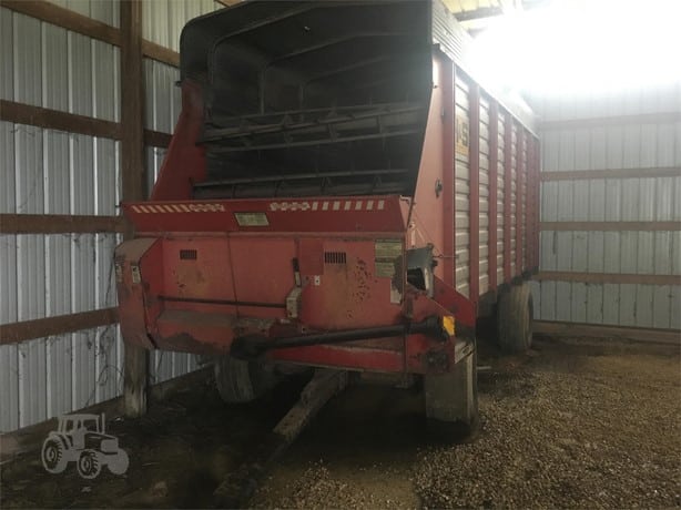1980 H&S FB7414 Harvest - Forage Wagon for sale — view 2