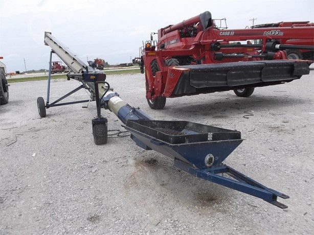 Harvest International T1032 Grain Auger for sale — view 3