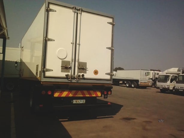 2005 Hino Refrigerated Truck for sale — view 3