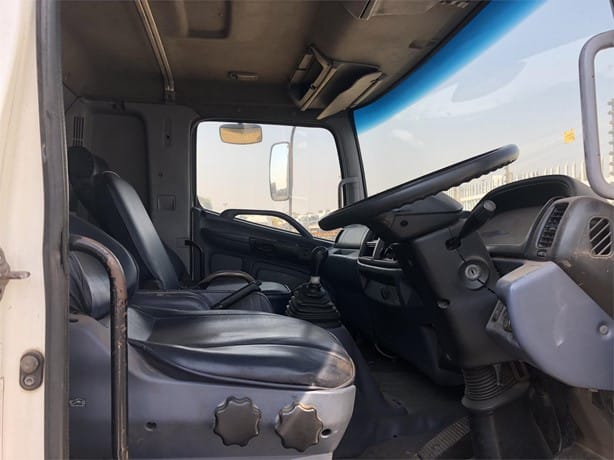2005 Hino 500 15258 Refrigerated Truck for sale — view 2