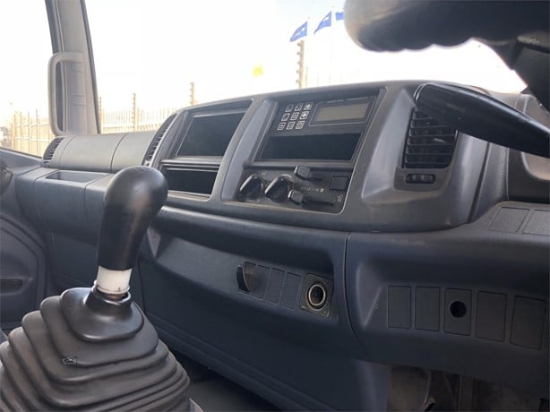 2005 Hino 500 15258 Refrigerated Truck for sale — view 3