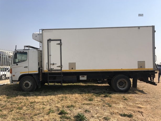 2005 Hino 500 15258 Refrigerated Truck for sale — view 5