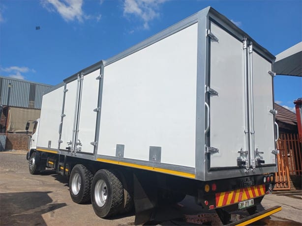 2016 Hino 500 KG Refrigerated Truck for sale — view 4