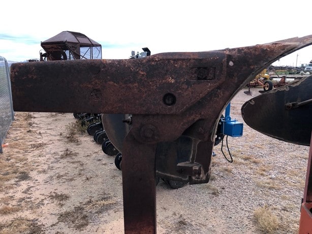 1990 International Tillage - Plough for sale — view 4