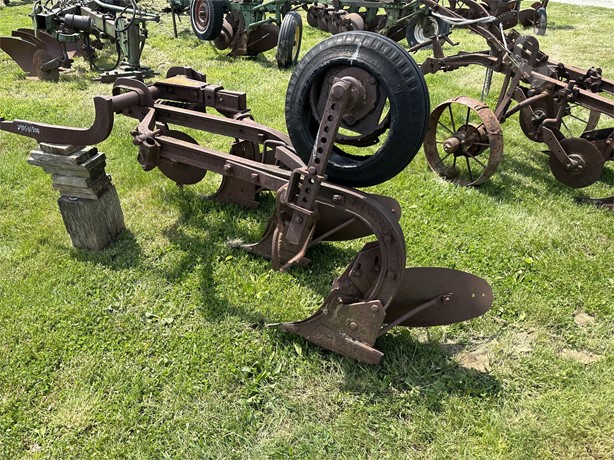 1950 International Tillage - Plough for sale — view 2