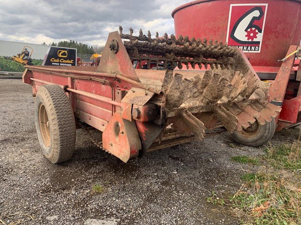 1980 International Manure - Spreader for sale — view 2