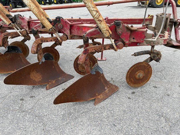 International Tillage - Plough for sale — view 2