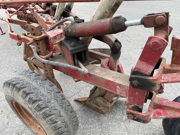 International Tillage - Plough for sale — view 5