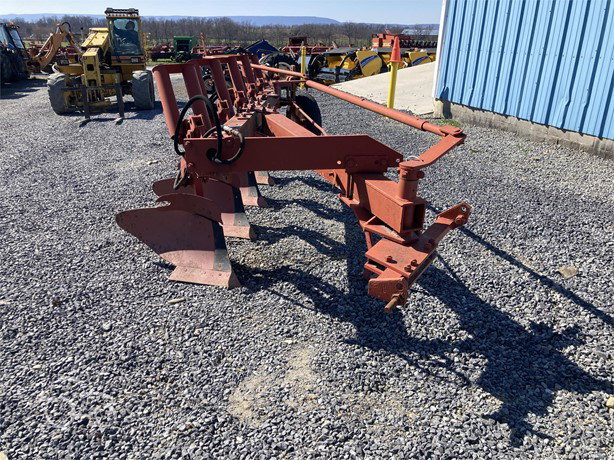 International Tillage - Plough for sale — view 3