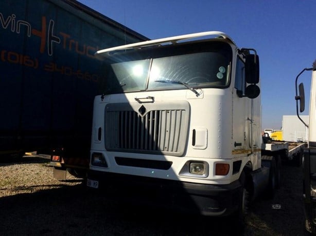 2002 International Truck Tractor Unit for sale