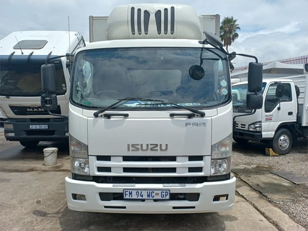2016 Isuzu FRR Refrigerated Truck for sale — view 2