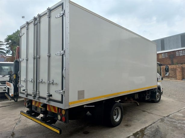 2016 Isuzu FRR Refrigerated Truck for sale — view 5