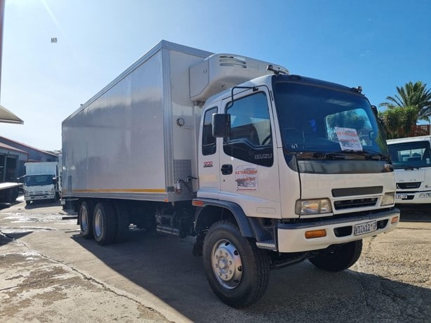 2006 Isuzu FTM Refrigerated Truck for sale — view 3