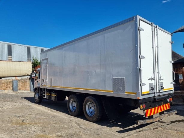 2006 Isuzu FTM Refrigerated Truck for sale — view 4