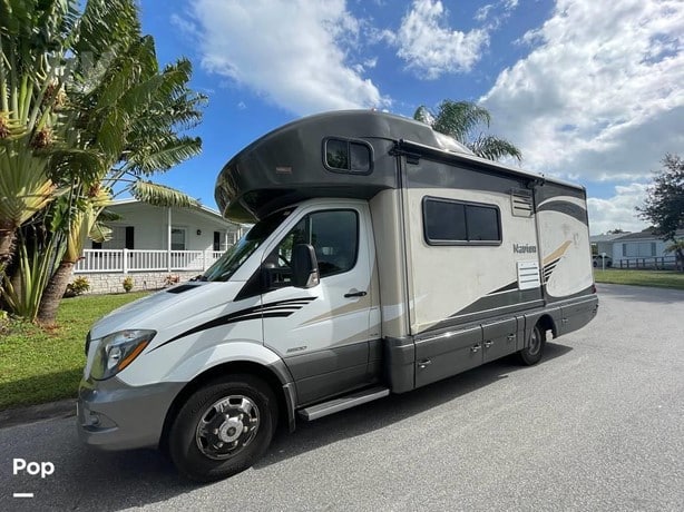 2015 Itasca NAVION 24J Class C Motorhome for sale — view 2