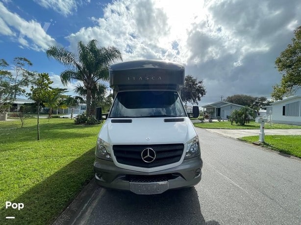 2015 Itasca NAVION 24J Class C Motorhome for sale — view 4