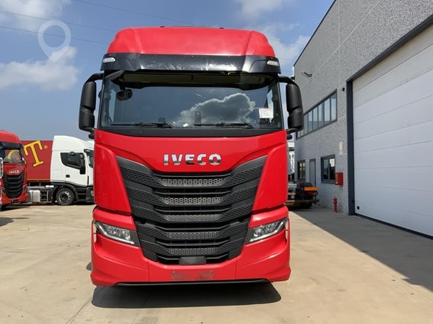 2020 Iveco S-WAY 420 Truck Tractor Unit for sale — view 2