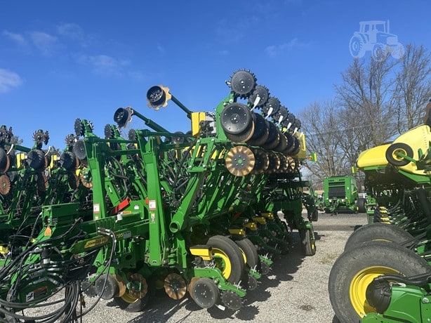 2023 John Deere Planting - Planter for sale — view 2