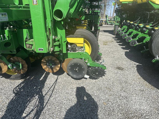 2023 John Deere Planting - Planter for sale — view 3