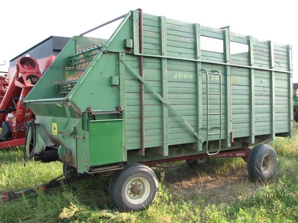 John Deere Harvest - Forage Wagon for sale