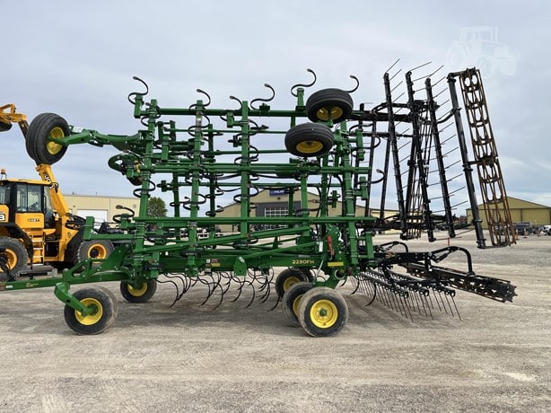 2021 John Deere 2230FH Tillage - Cultivator for sale — view 2