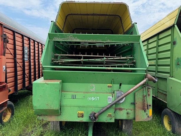 John Deere 716H Harvest - Forage Wagon for sale — view 2