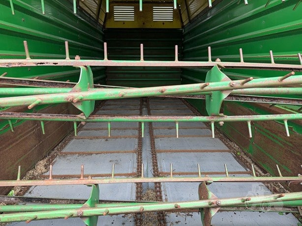 John Deere 716H Harvest - Forage Wagon for sale — view 3
