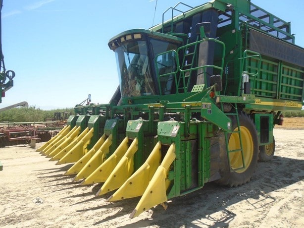 2002 John Deere Cotton Picker for sale — view 2