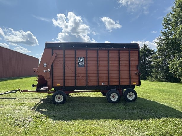 1998 Meyer Harvest - Forage Wagon for sale — view 2